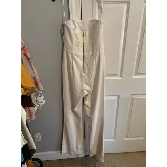 Women's Alice & Olivia Faux Leather Jumpsuit Size 6 White - Picture 8 of 10
